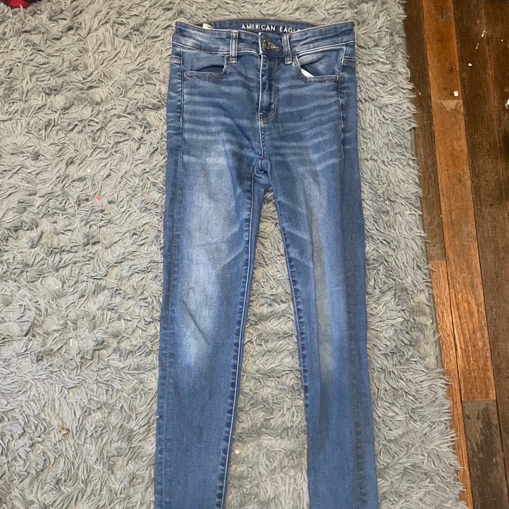 Very adorable American Eagle jeans/jeggings. In size 2 (womens)